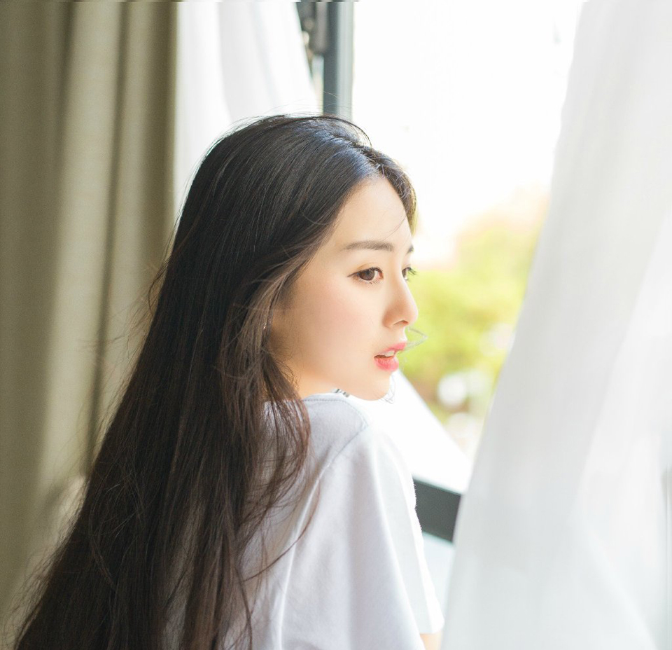“我……”小乔闻言一颤，茫然的看了吕布一眼，又看了看一眼焦急的姐姐，摸了摸自己的肚子，苦涩的摇摇头：“妾身是夫君的女人，自然不会。”